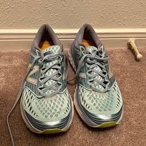 New balance fresh foam sneakers 9.5 WIDE